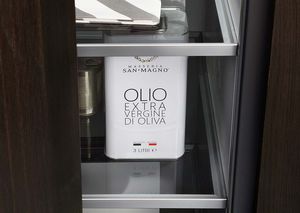 mobile alto per cucina contemporaneo 1