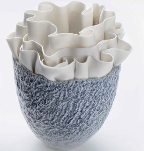 vaso moderno / in porcellana / fatto a mano