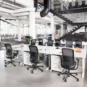 sedia visitatore contemporanea
