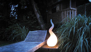 lampada da terra / design originale / in polietilene / da esterno