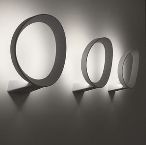 applique design originale / in ghisa di alluminio / in metacrilato / LED