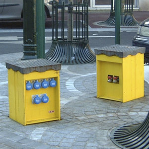 colonna di distribuzione elettrica / in acciaio / in acciaio inossidabile / a scomparsa