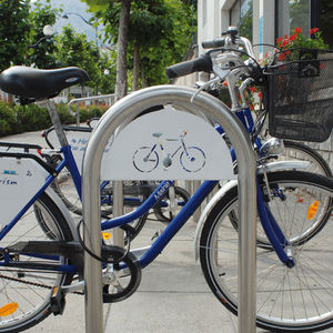 rastrelliera per biciclette a pavimento