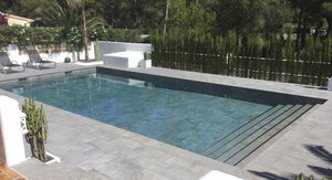 piscina con scala
