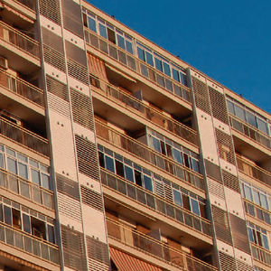 frangisole in legno / per facciata / verticale / orientabile
