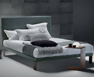 letto matrimoniale / moderno / con testiera imbottita / con base contenitore