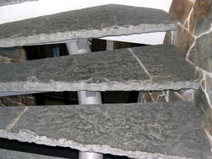 gradino in pietra naturale