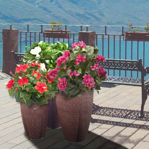 vaso da giardino in resina intrecciata