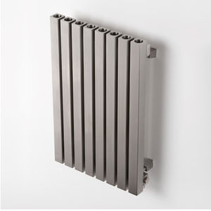 radiatore ad acqua calda / in acciaio inox / moderno / da parete