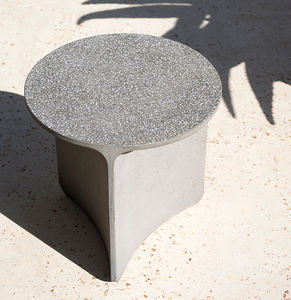 tavolo d'appoggio contemporaneo