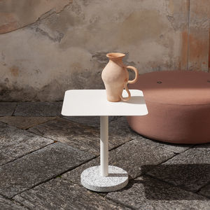 tavolo d'appoggio contemporaneo
