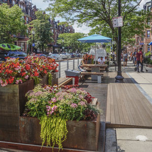 parklet con fioriera integrata