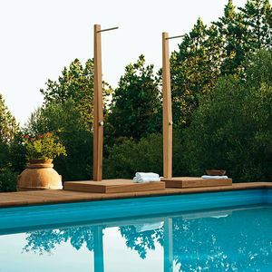 doccia da giardino in legno / per uso residenziale