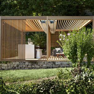 pergola autoportante / in cedro rosso / in mogano / ad azionamento manuale
