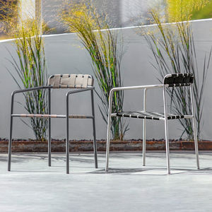sedia da giardino moderna / con braccioli / impilabile / impermeabile