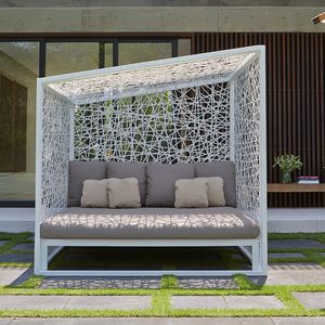 letto da giardino a baldacchino