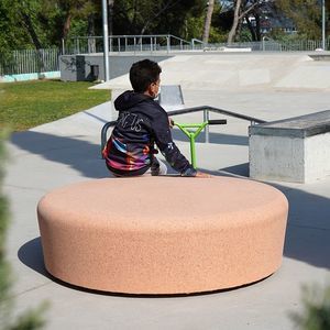 panca per spazi pubblici contemporanea