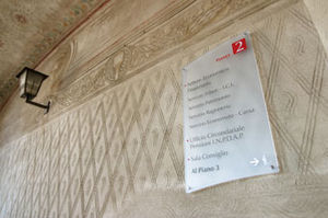 cartello segnaletico per porta