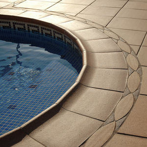 bordo di piscina in ceramica
