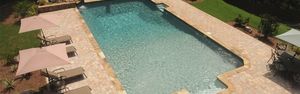 bordo di piscina in pietra