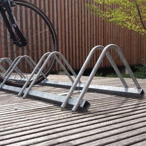 rastrelliera per biciclette a pavimento 1