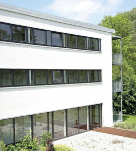 finestra a battente / a soffietto / in PVC / a doppi vetri