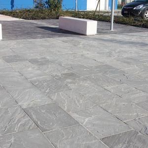 lastricato in pietra naturale