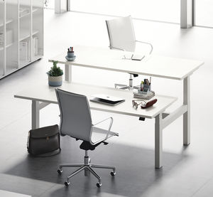 tavolo da lavoro contemporaneo