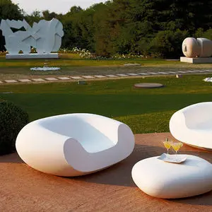 Poltrona lounge modello Queen of Love in polietilene firmata Slide