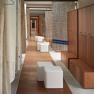 sgabello contemporaneo
