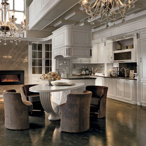 cucina classica / in legno laccato / in marmo / con isola