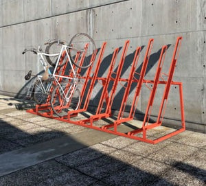 rastrelliera per biciclette a pavimento