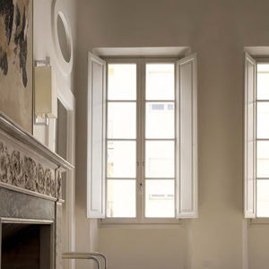finestra a battente / in legno / con vetro quadruplo / a taglio termico