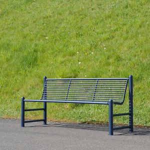panca per spazi pubblici contemporanea