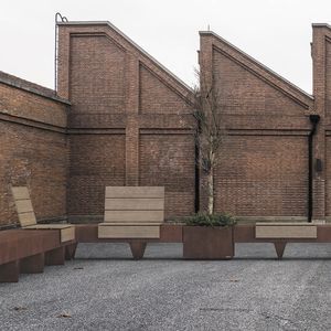 panca per spazi pubblici contemporanea