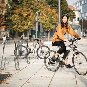 rastrelliera per biciclette a pavimento