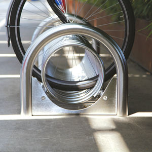 rastrelliera per biciclette a pavimento