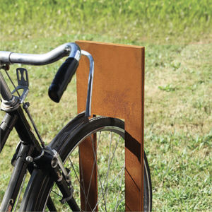 rastrelliera per biciclette a pavimento