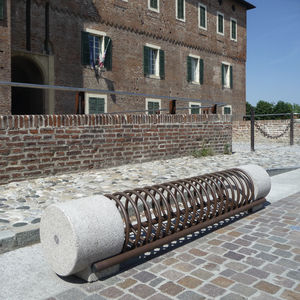 rastrelliera per biciclette a pavimento