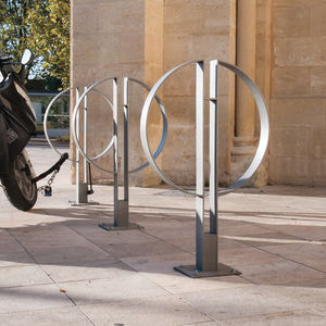 rastrelliera per biciclette a pavimento