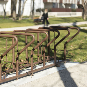 rastrelliera per biciclette a pavimento