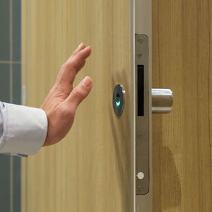 cabina per bagni pubblici senza contatto 1