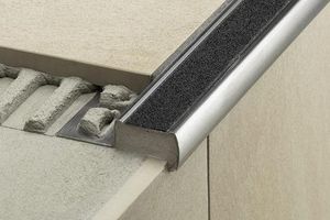 profilo per gradini in alluminio 1