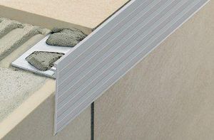 profilo per gradini in alluminio 1