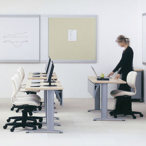 tavolo per corsi di formazione moderno