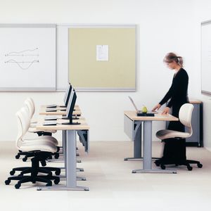 tavolo per corsi di formazione moderno