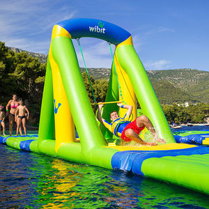 gioco gonfiabile per piscina pubblica