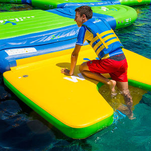 gioco gonfiabile per piscina pubblica