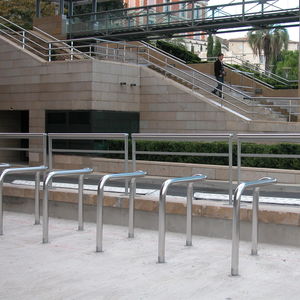 rastrelliera per biciclette a pavimento 1