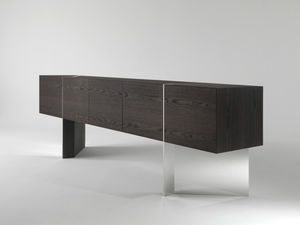 credenza con piedi alti 1